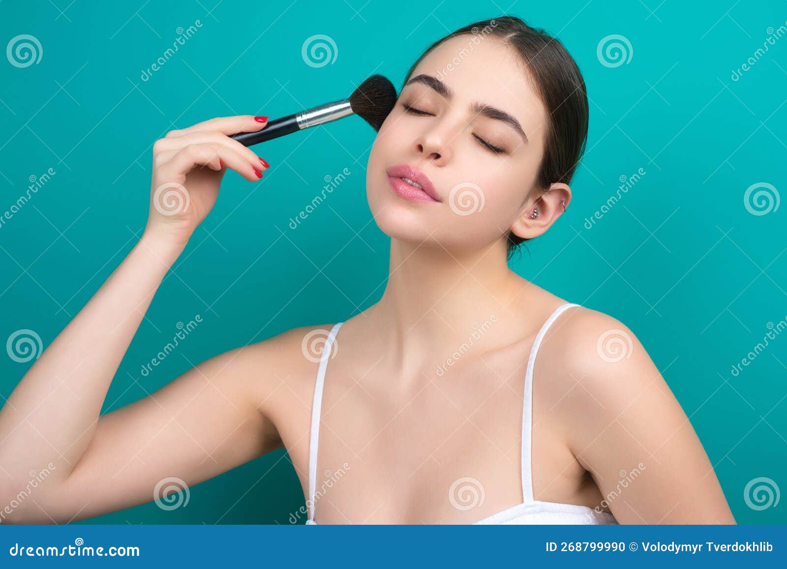 Joven Que Aplica Polvo De Cimiento O Rubor Con Cepillo De Maquillaje. Tratamiento Facial Piel Perfecta Maquillaje Natural Foto de archivo - Imagen de aislado, cuidado: 268799990 Joven Que Aplica Polvo De Cimiento O Rubor Con Cepillo De Maquillaje. Tratamiento Facial Piel Perfecta Maquillaje Natural Foto de archivo - Imagen de aislado, cuidado: 268799990