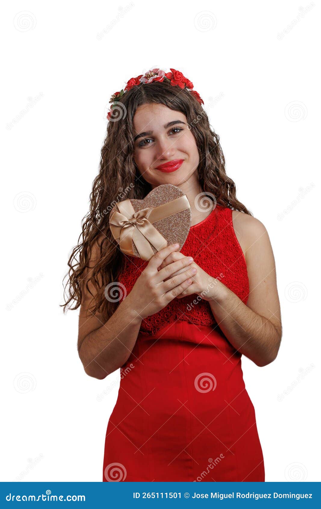 A través de transferir aterrizaje Jovencita Con Vestido Rojo Con Caja De Regalo En Forma De Corazón Dorado  Imagen de archivo - Imagen de expresiones, tenencia: 265111501