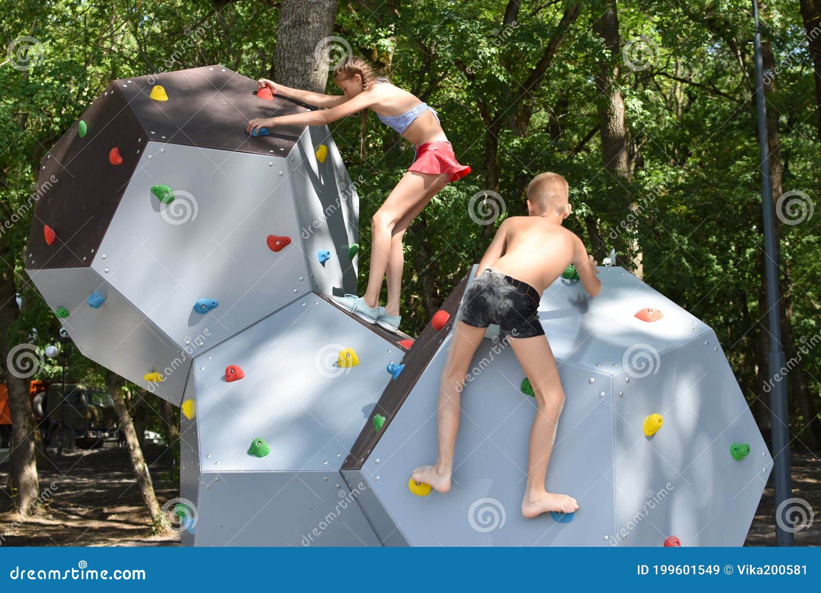 Menina do verão irmã jogo engraçado