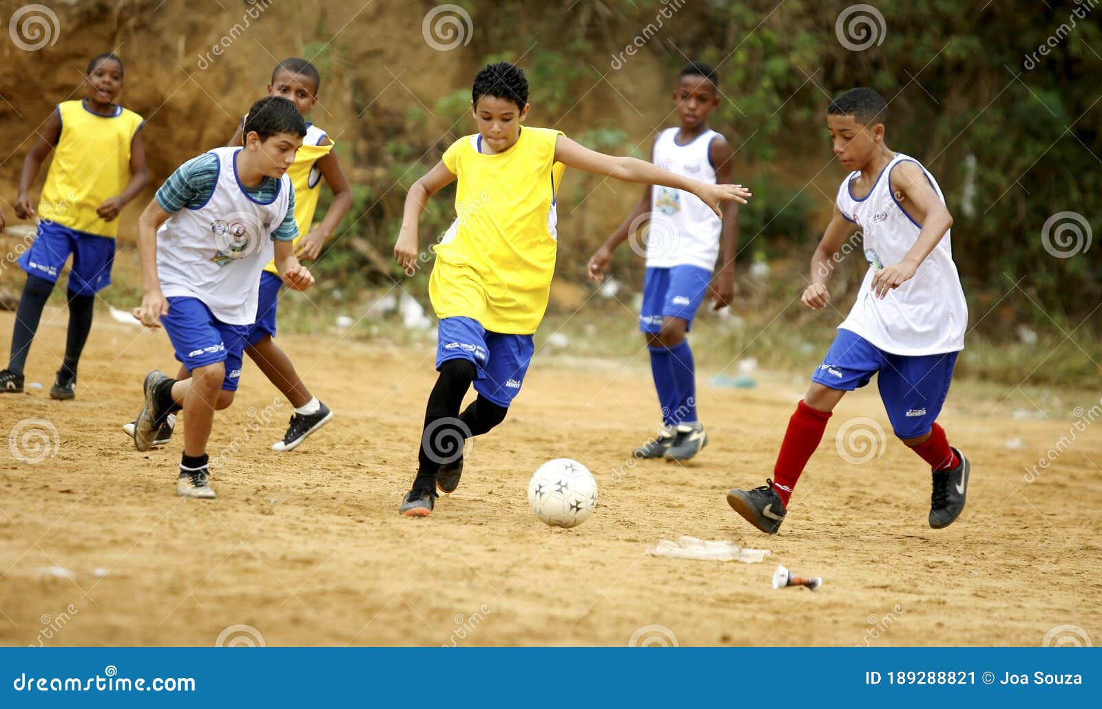 Coluna, Aqui na terra tão jogando futebol