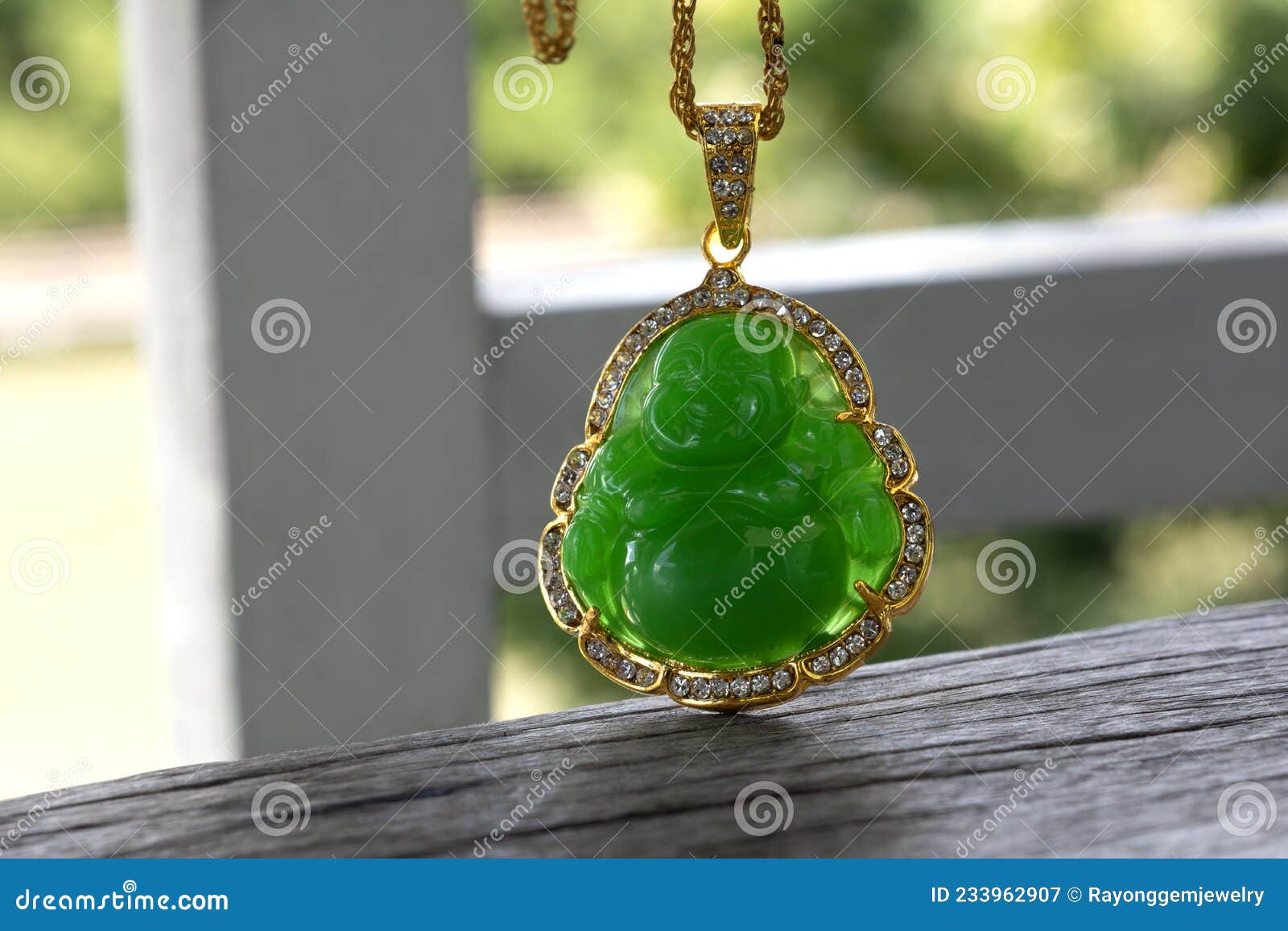 Joyas De Jade Un Dorado Adornado Con Jade Verde Y Raro Ha Sido Un Accesorio Popular de archivo - Imagen de colgante, ornamento: 233962907