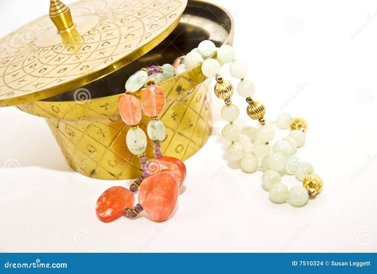 Joyería De Cobre Amarillo Del Envase/de Traje Foto de archivo - de adornado, vendimia: 7510324