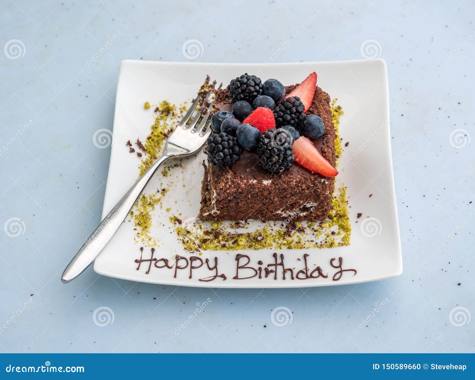 Joyeux Anniversaire Ecrit En Glacage Sur Le Gateau De Chocolat Photo Stock Image Du Plaque Nourriture