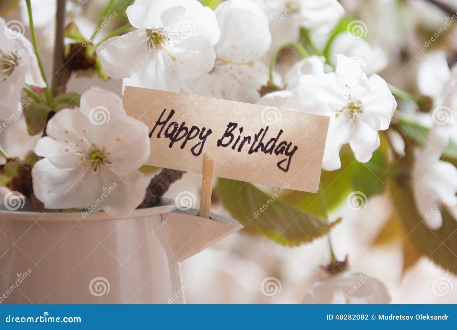 joyeux anniversaire fleur blanche Joyeux Anniversaire Photo Stock Image Du Salutations 40282082 joyeux anniversaire fleur blanche