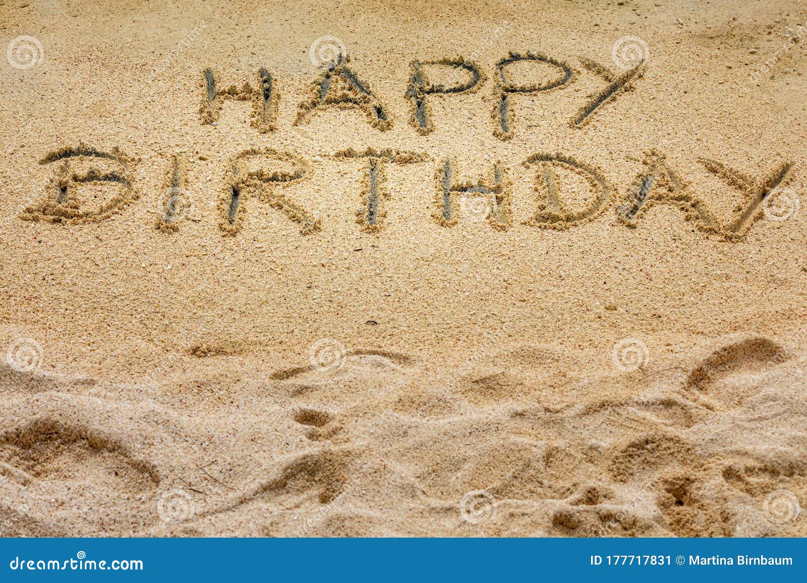 2 Signe De Plage De Joyeux Anniversaire Photos Libres De Droits Et Gratuites De Dreamstime
