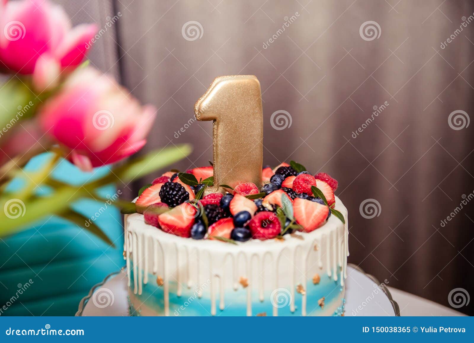 Joyeux Anniversaire Gateau De Vacances Avec Des Bougies Salutations D Anniversaire Carte De Voeux Celebrez La Fete D Anniversaire Image Stock Image Du Carte Joyeux Joyeux Anniversaire Gateau De Vacances Avec Des Bougies Salutations D Anniversaire Carte De Voeux Celebrez La Fete D Anniversaire Image Stock Image Du Carte Joyeux