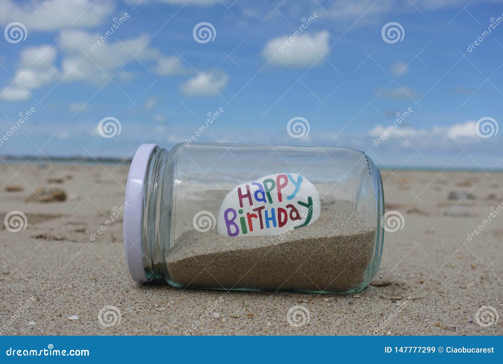 Joyeux Anniversaire Sur Une Pierre Dans Un Pot En Verre Avec Le Sable Au Dessus De La Plage Image Stock Image Du Avec Pierre Joyeux Anniversaire Sur Une Pierre Dans Un Pot En Verre Avec Le Sable Au Dessus De La Plage Image Stock Image Du Avec Pierre