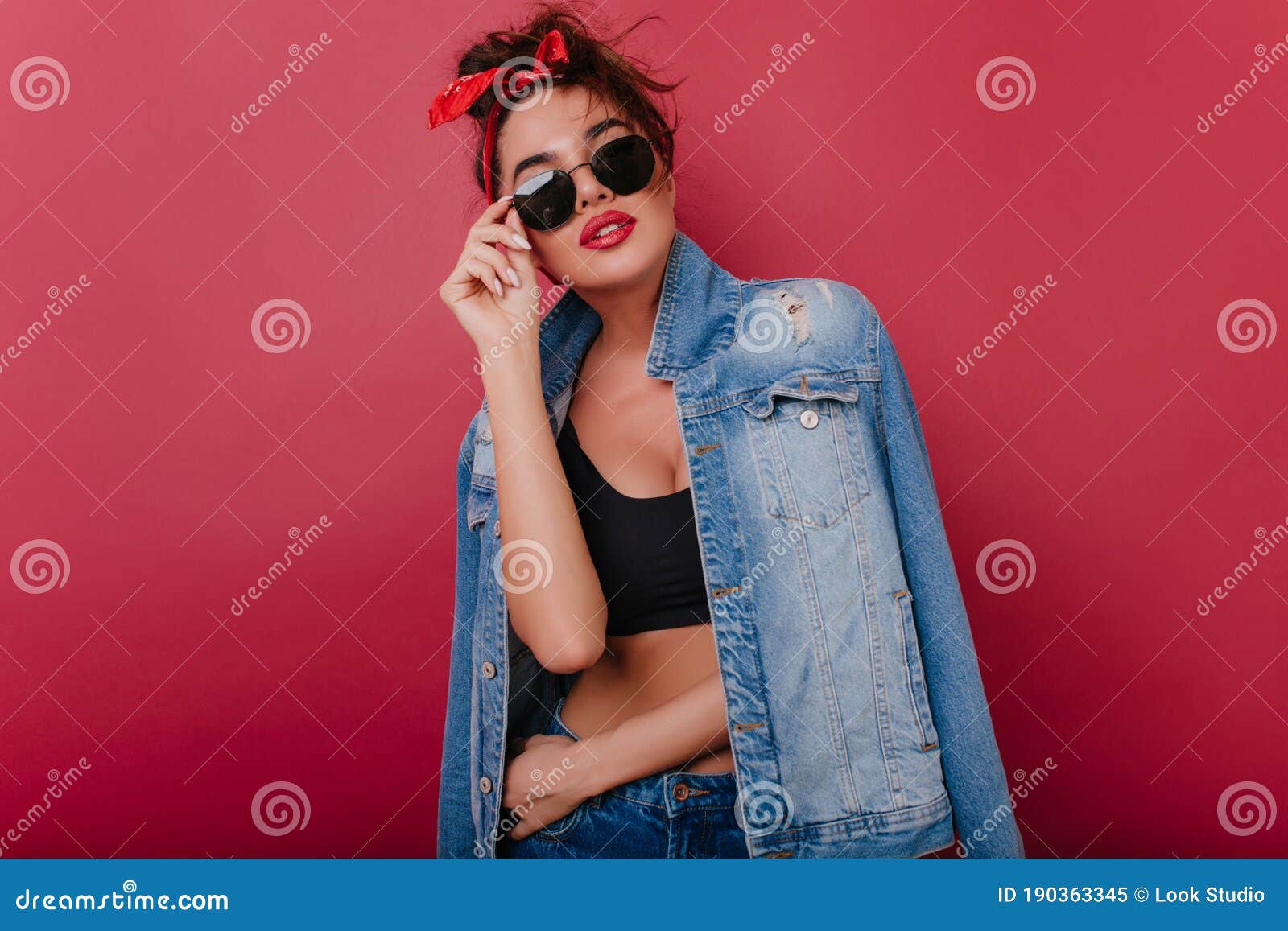 Joyful Sensual Woman In Black Tank Top Posing With Interest Indoor 