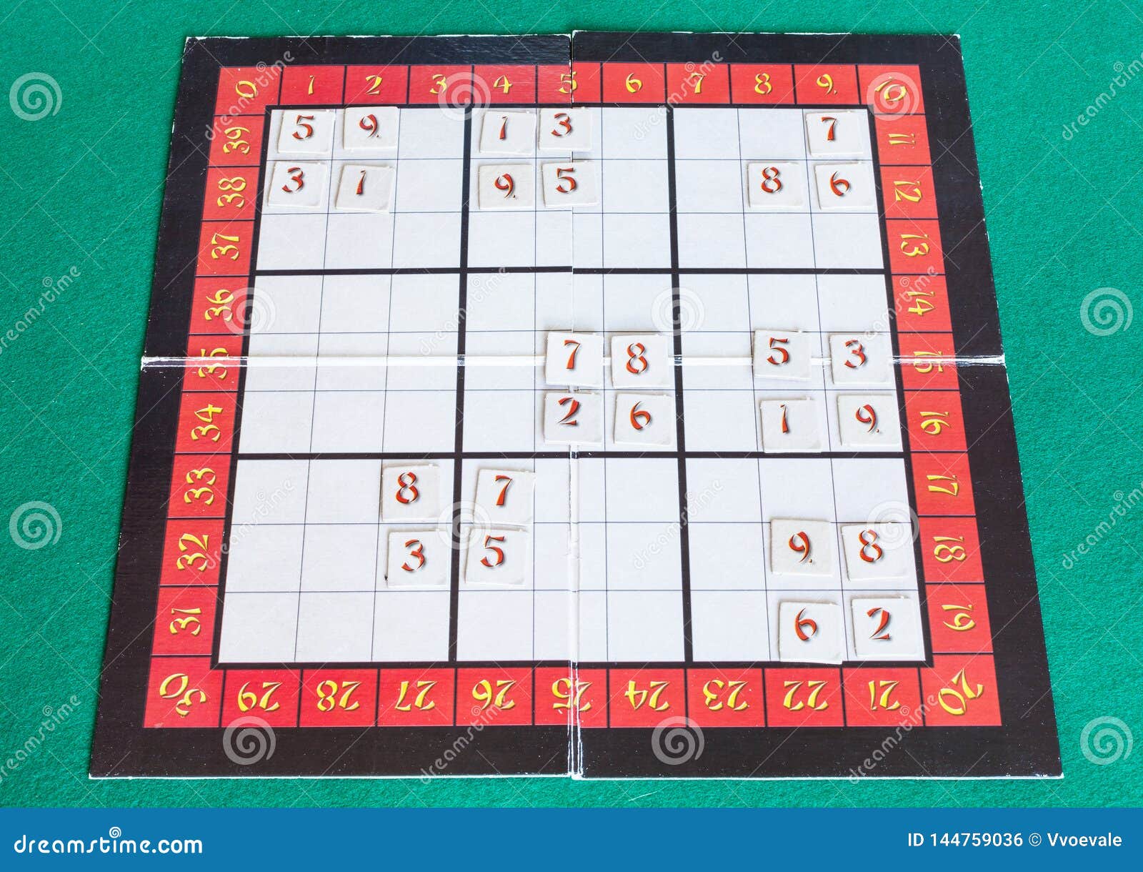 De Mesa De Sudoku En Tabla Verde De La Foto editorial - de tela, verde: 144759036