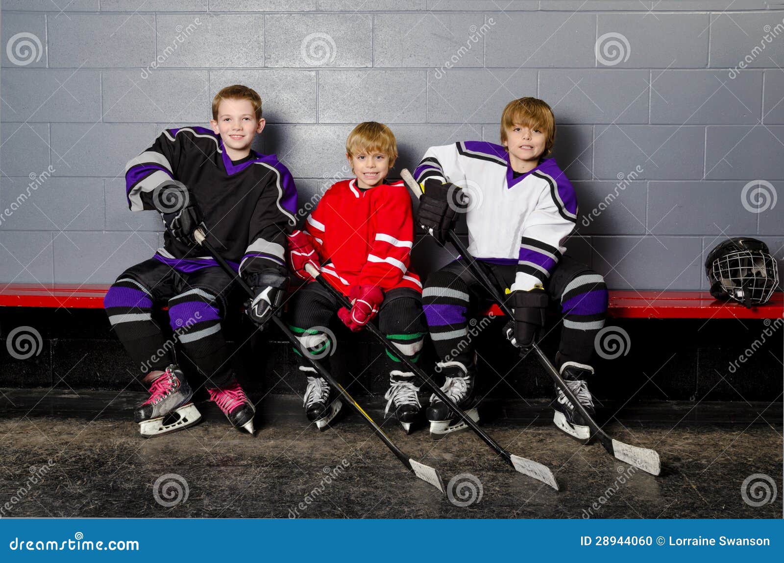Jugend-Hockey-Spieler In Der Umkleidekabine Stockfoto - Bild von hockey