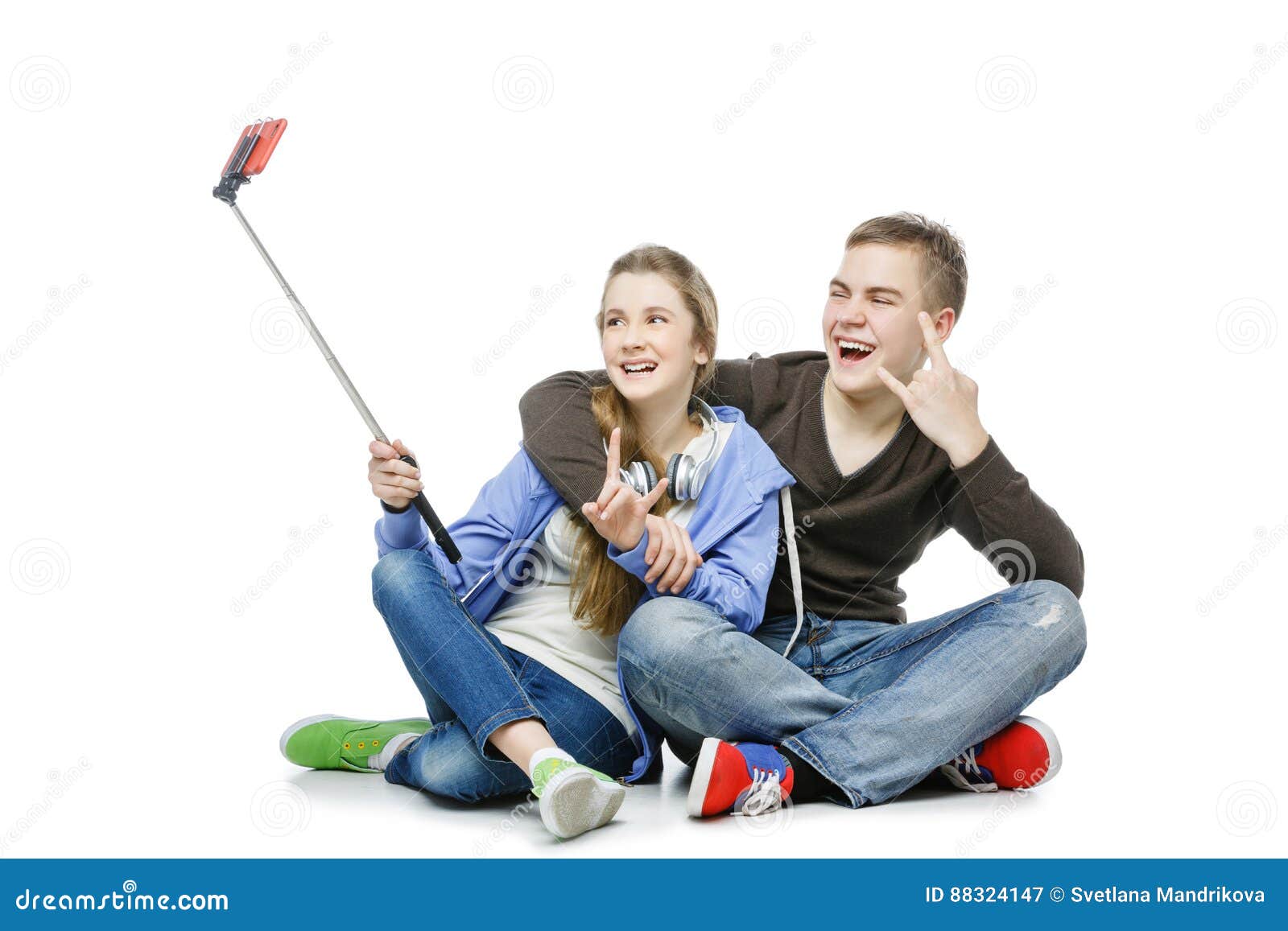 Jugendlich Junge Und Mädchen Die Selfie Foto Macht Stockbild Bild