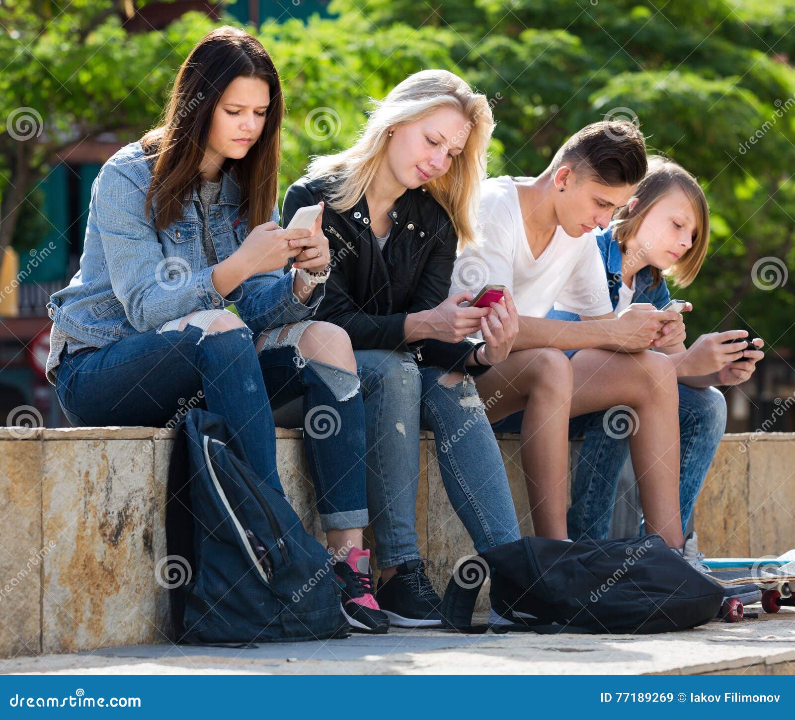 Jugendliche Am Handy