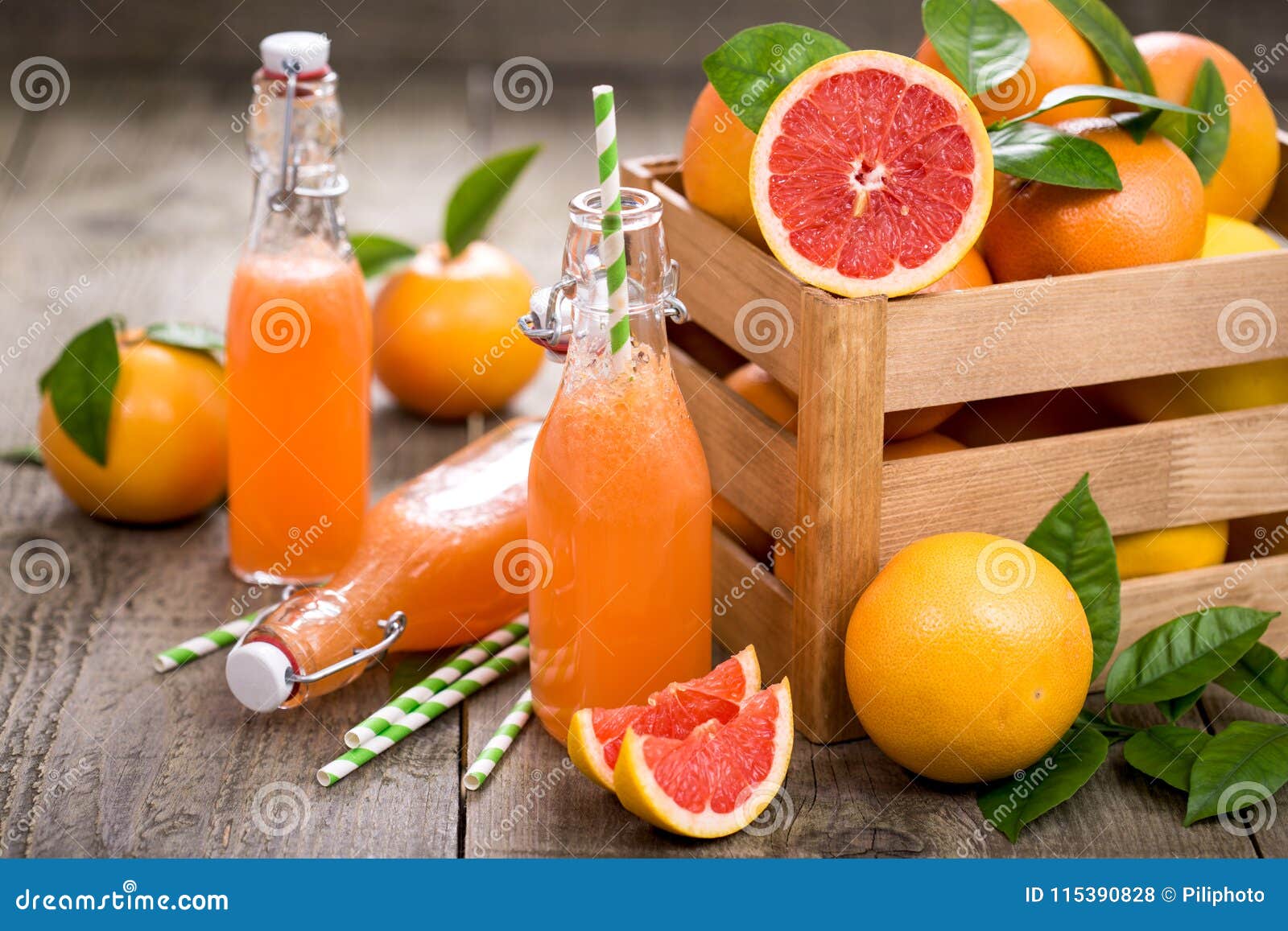 Jugo De Pomelo En La Botella Foto de archivo Imagen de sano, maduro