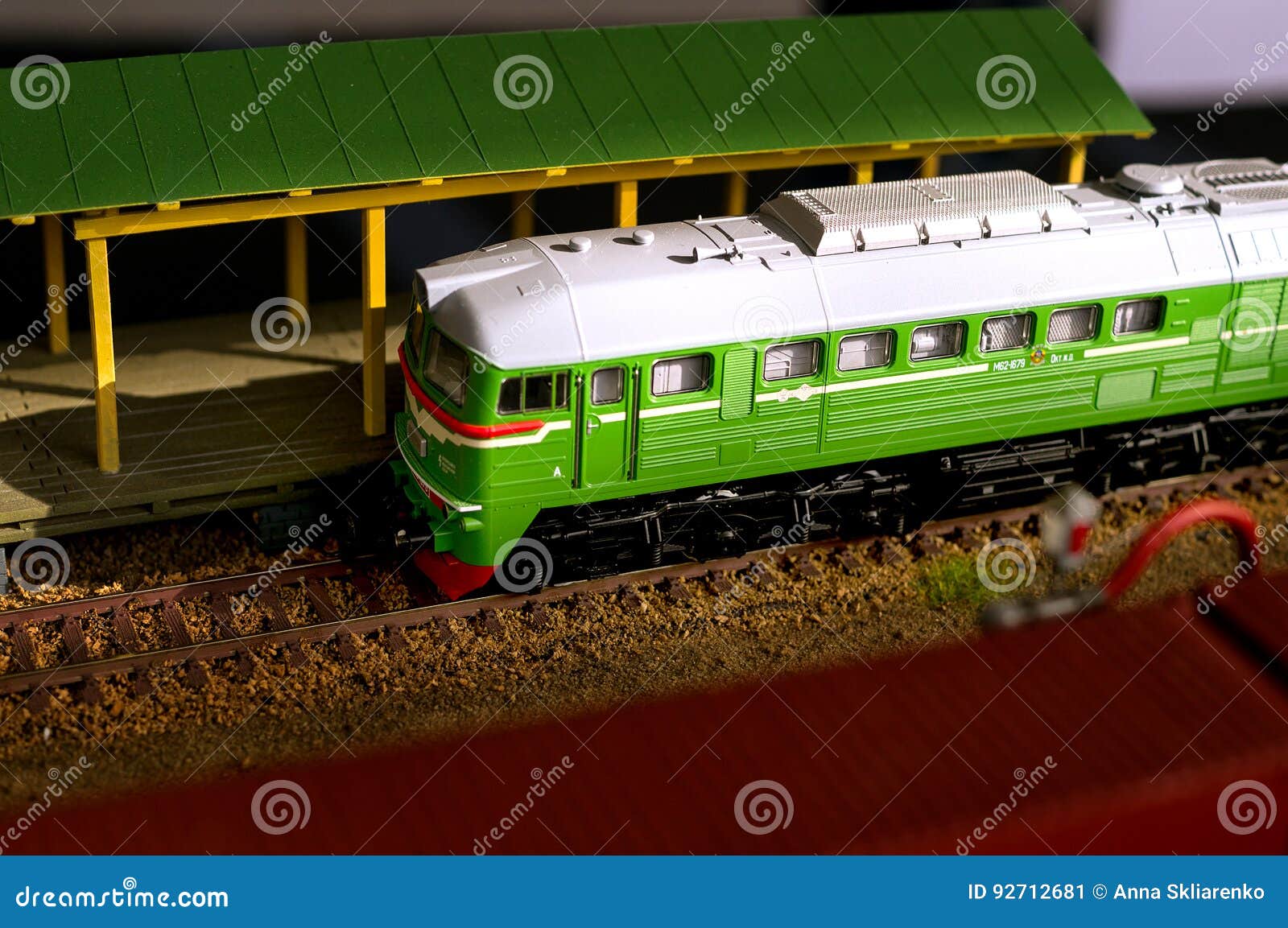 cayó ocio discordia Juguete Del Tren Eléctrico, Modelado Del Transporte Ferroviario Imagen de  archivo - Imagen de pista, amarillento: 92712681