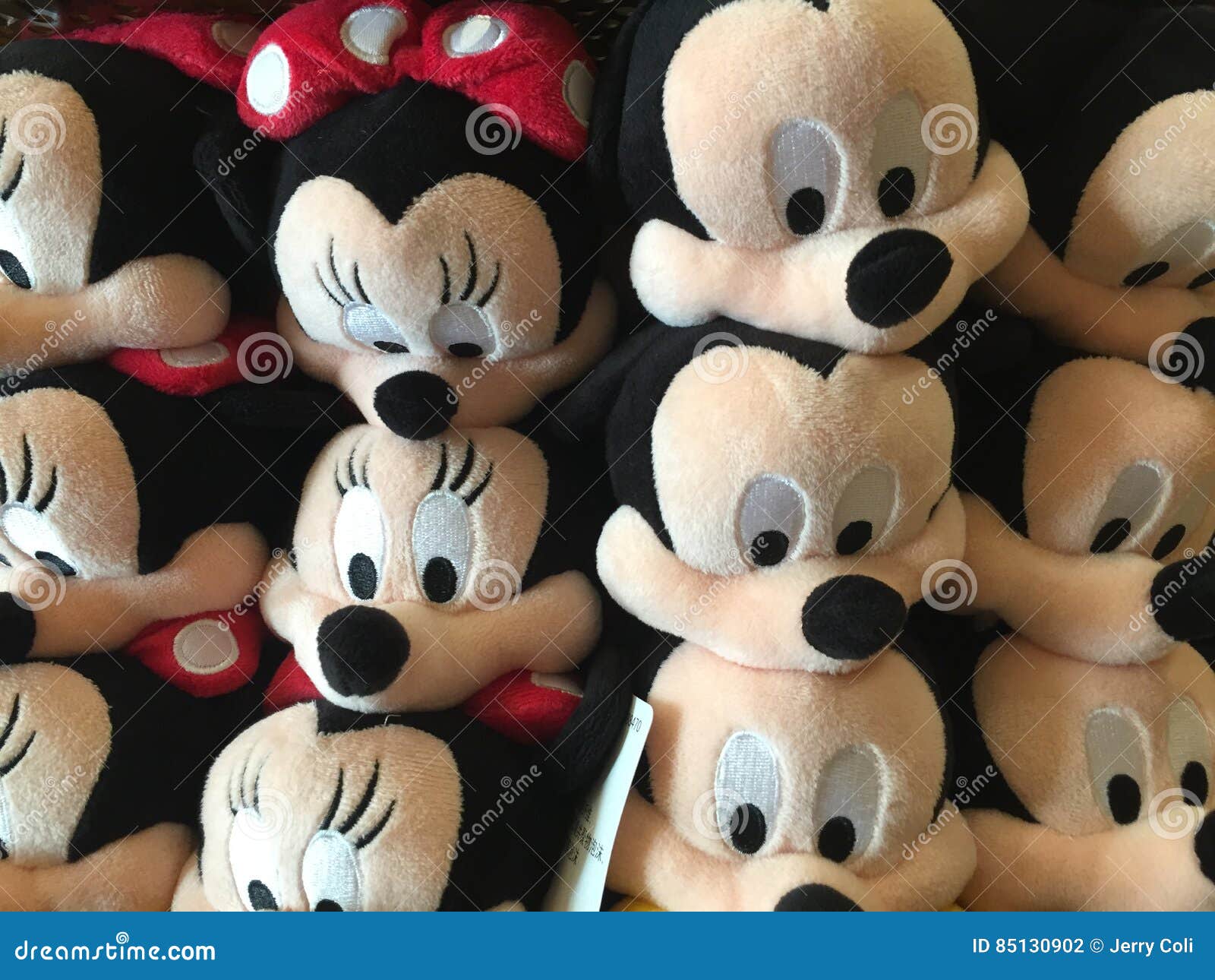 Juguetes De La Felpa De Minnie Mouse Y De Mickey Mouse Fotografía editorial  - Imagen de recuerdo, minorista: 85130902