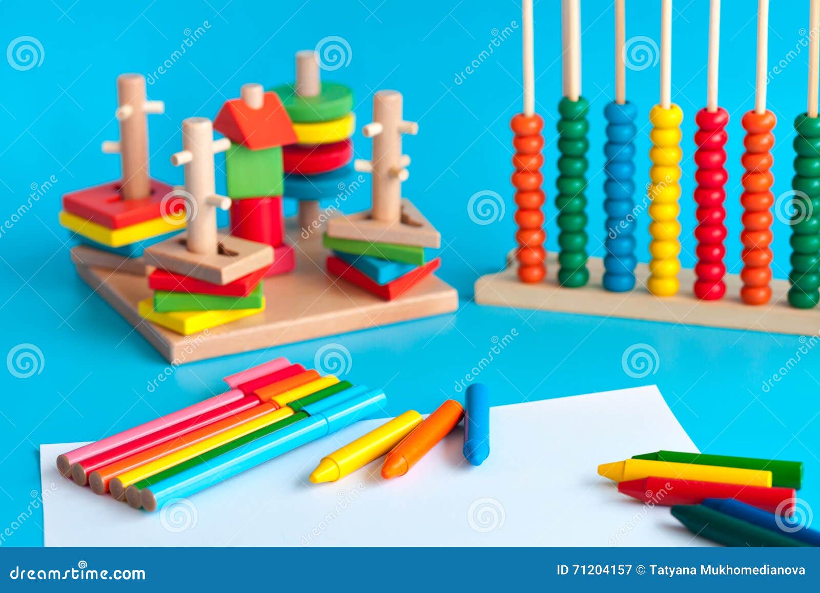 Juguetes De Madera Coloridos De Las Unidades De Creación Del Juguete En Azul Imagen de archivo - Imagen de pintura, bloque: 71204157 Juguetes De Madera Coloridos De Las Unidades De Creación Del Juguete En Azul Imagen de archivo - Imagen de pintura, bloque: 71204157