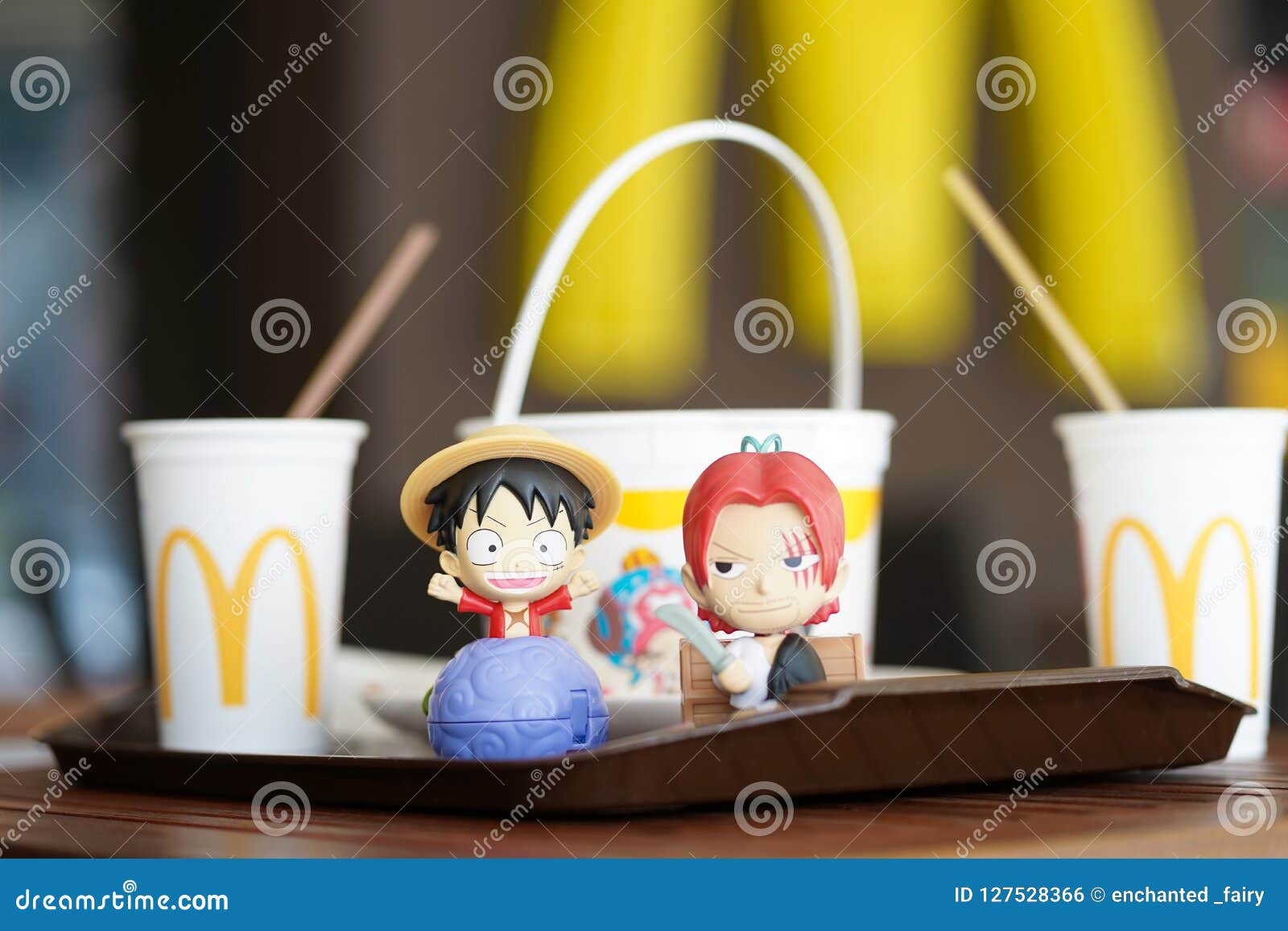 Juguetes Felices De La Comida Del ` S De McDonald Foto editorial - Imagen de mcdonald, juguetes: 127528366