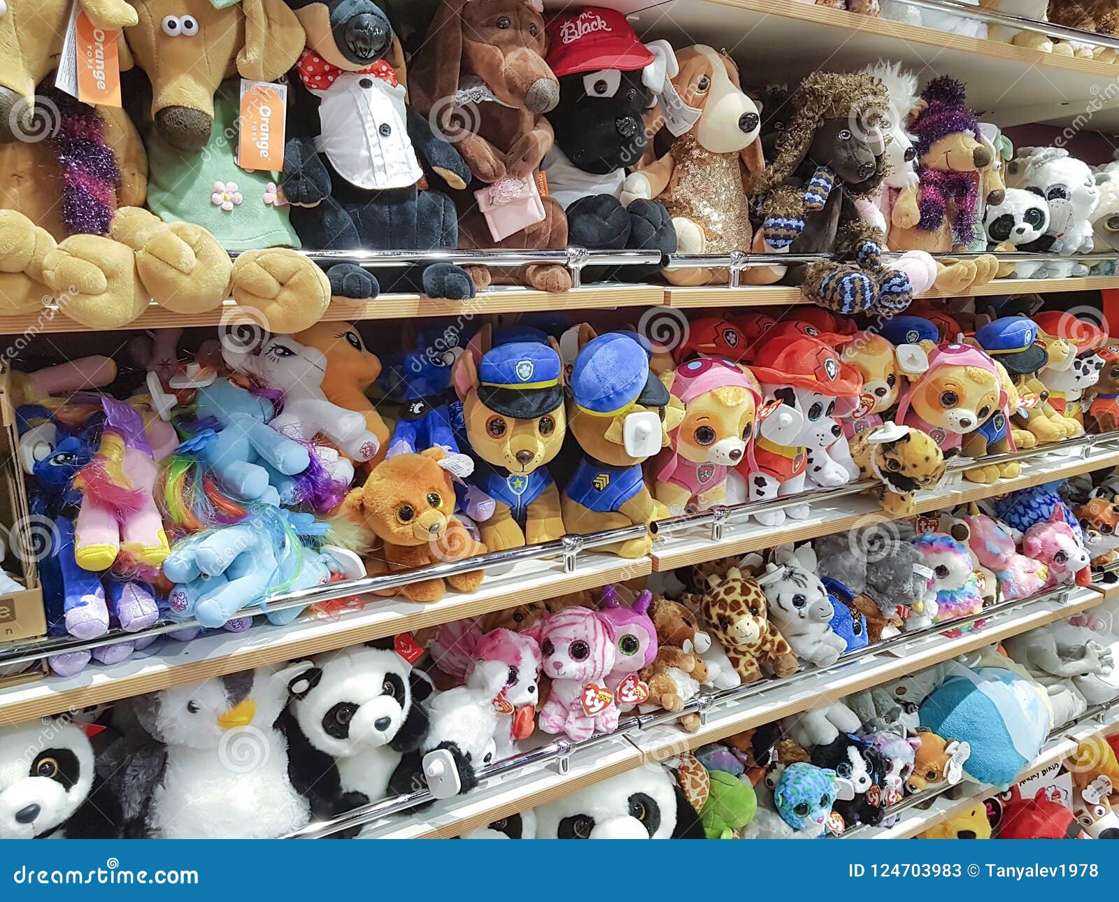 Juguetes Suaves De La Tienda 25 De Enero De 2018 De Ucrania, Kiev, Productos Del ` S De Los Niños En El Centro Comercial Foto de archivo editorial - Imagen de kiev, juguetes: 124703983