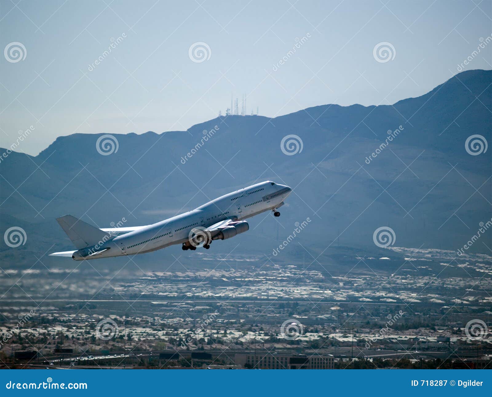 Jumbo jet takeoff stock image. Image of city, plane, fuel 718287