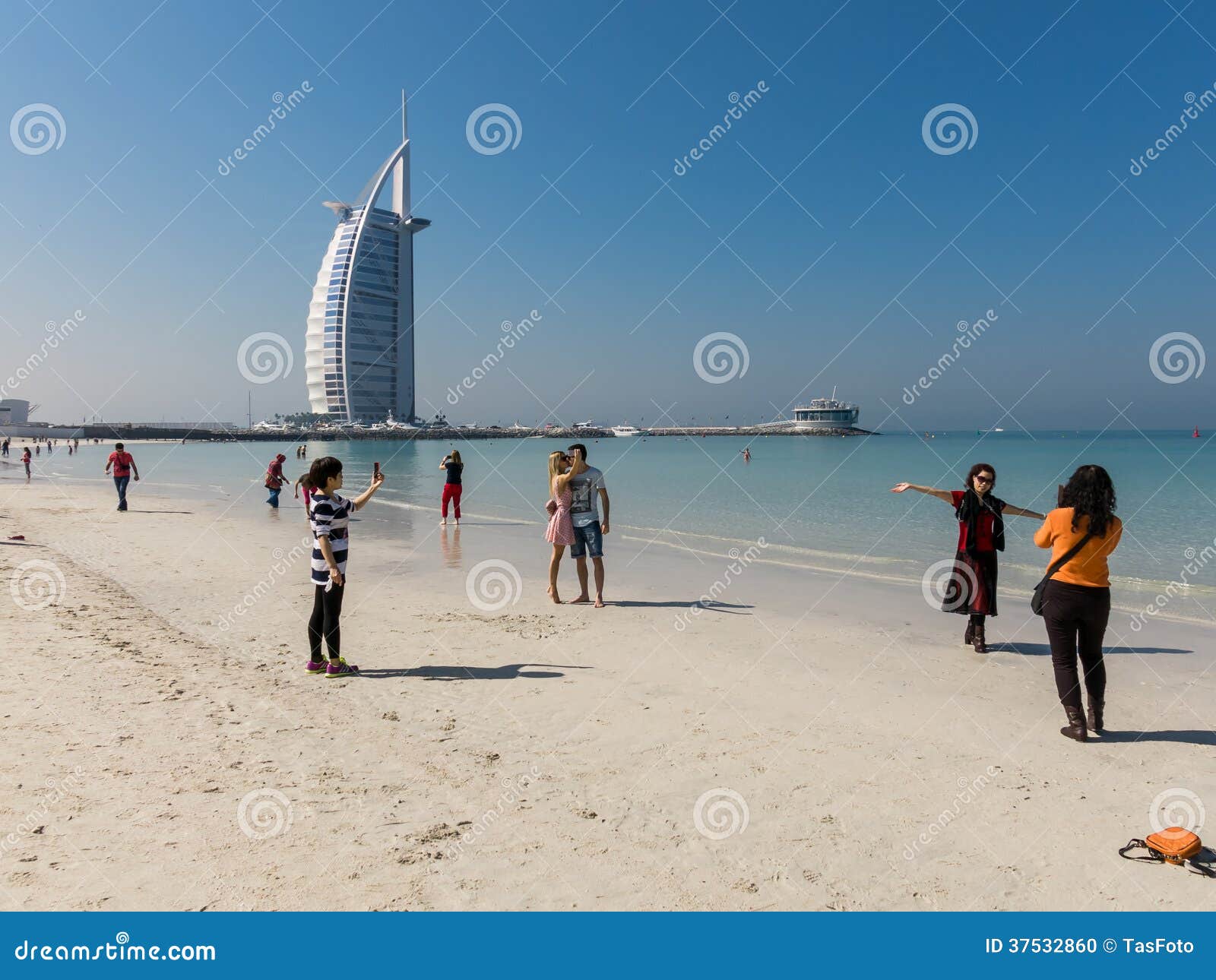 Jumeirah Strand Und Burj Al Arabisches Hotel In Dubai Redaktionelles Bild Bild Von Hotel Strand