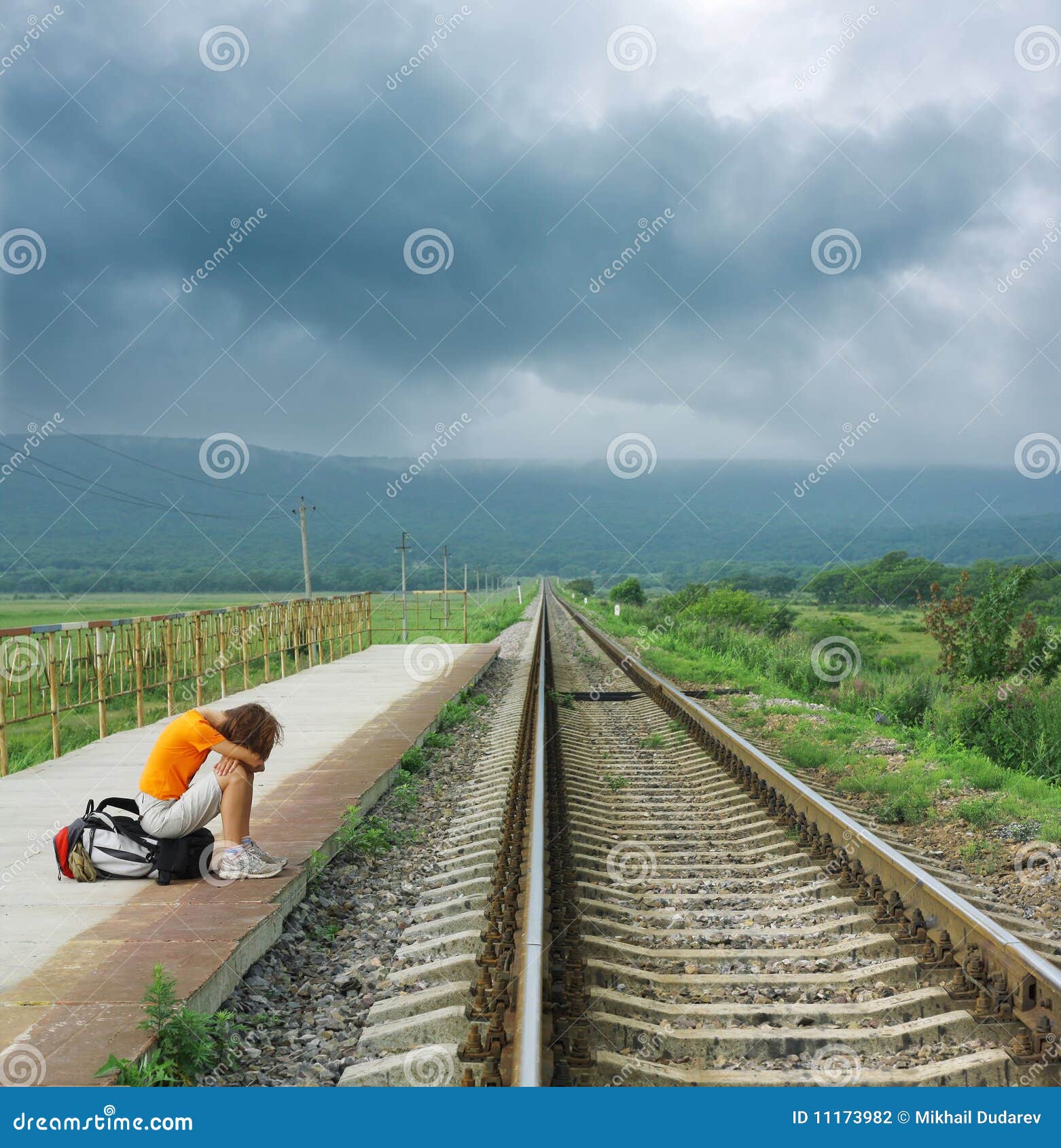 Junge Frau. Warteserie der jungen Frau auf Station