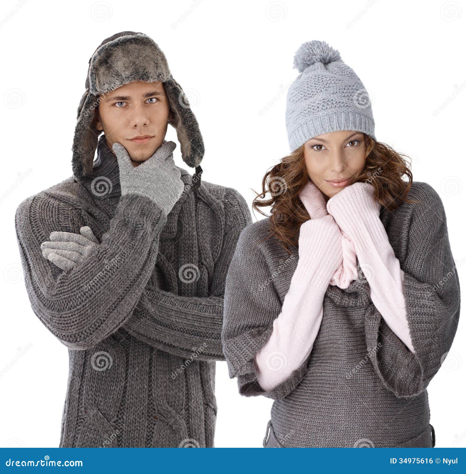 Junge Paare in Der Warmen Kleidung Stockfoto Bild von freund, kalt