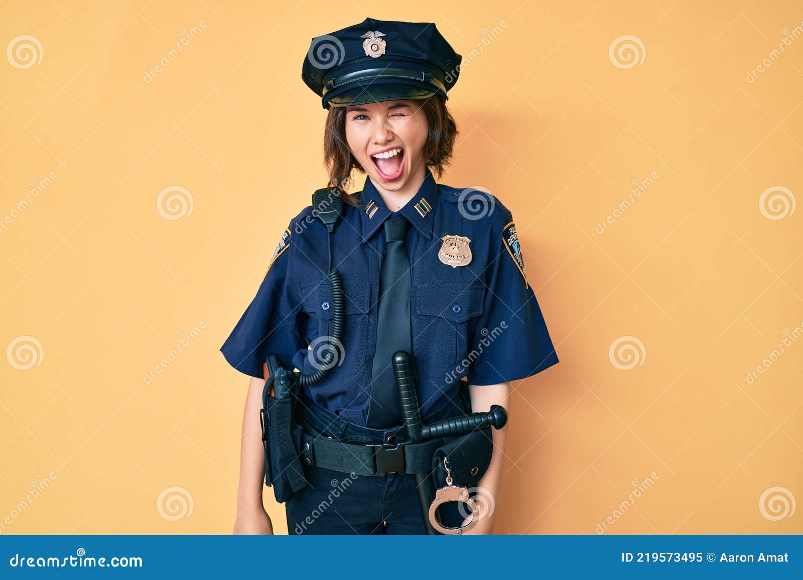 169 Sexy Frau Mit Polizeiuniform Fotos - Kostenlose und Royalty-Free  Stock-Fotos von Dreamstime