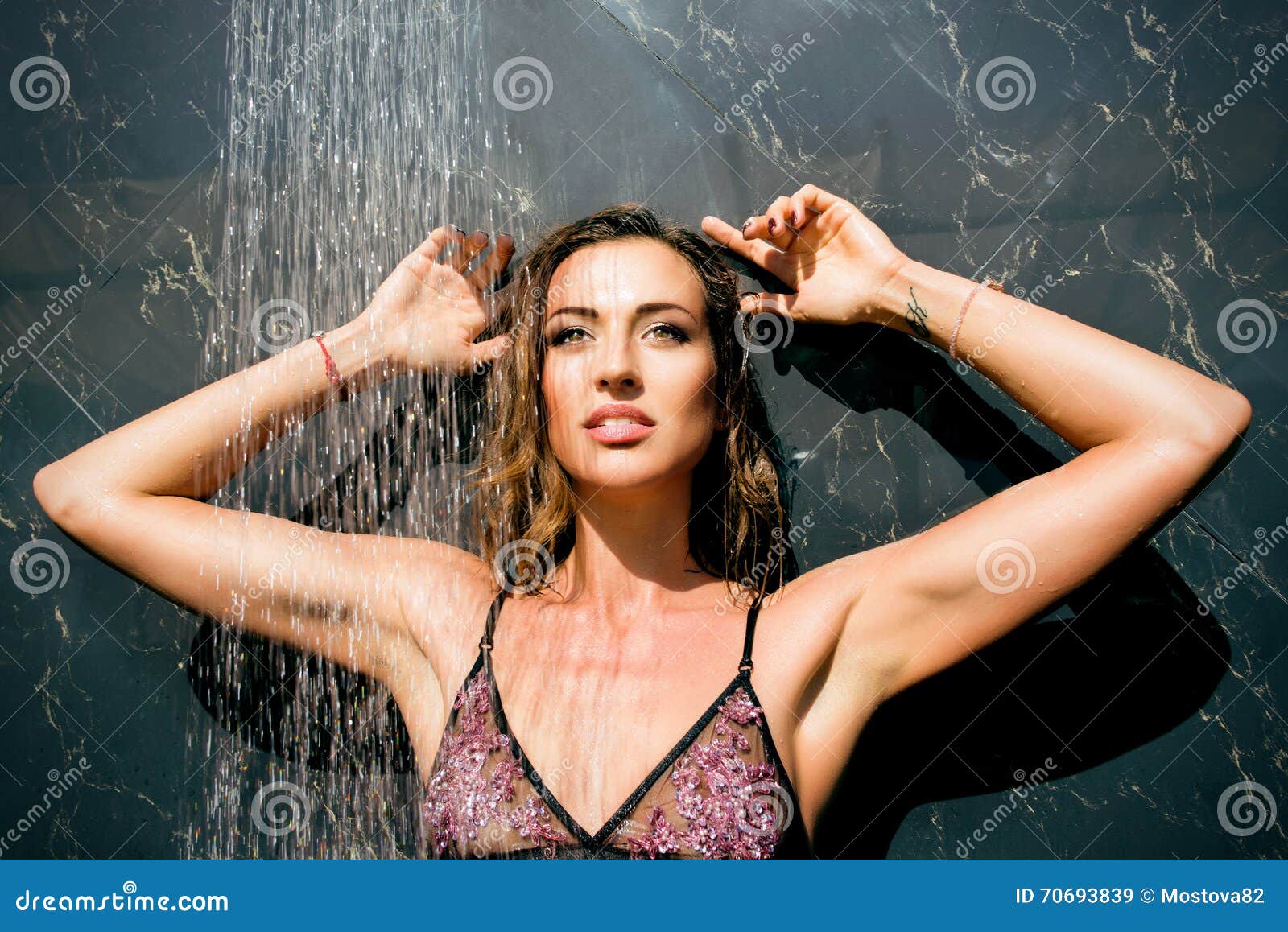 Unter die Dusche