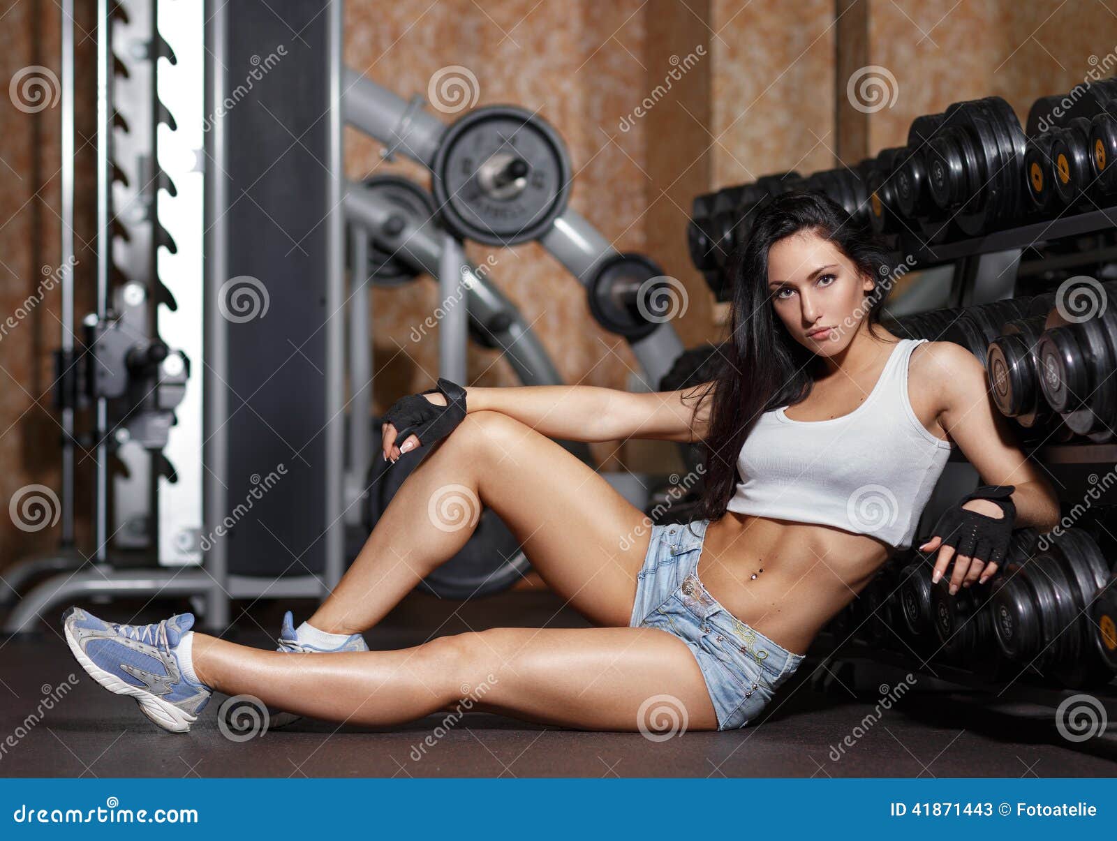 Junge Sexy Frau Nach Training In Der Turnhalle Stockbild Bild Von