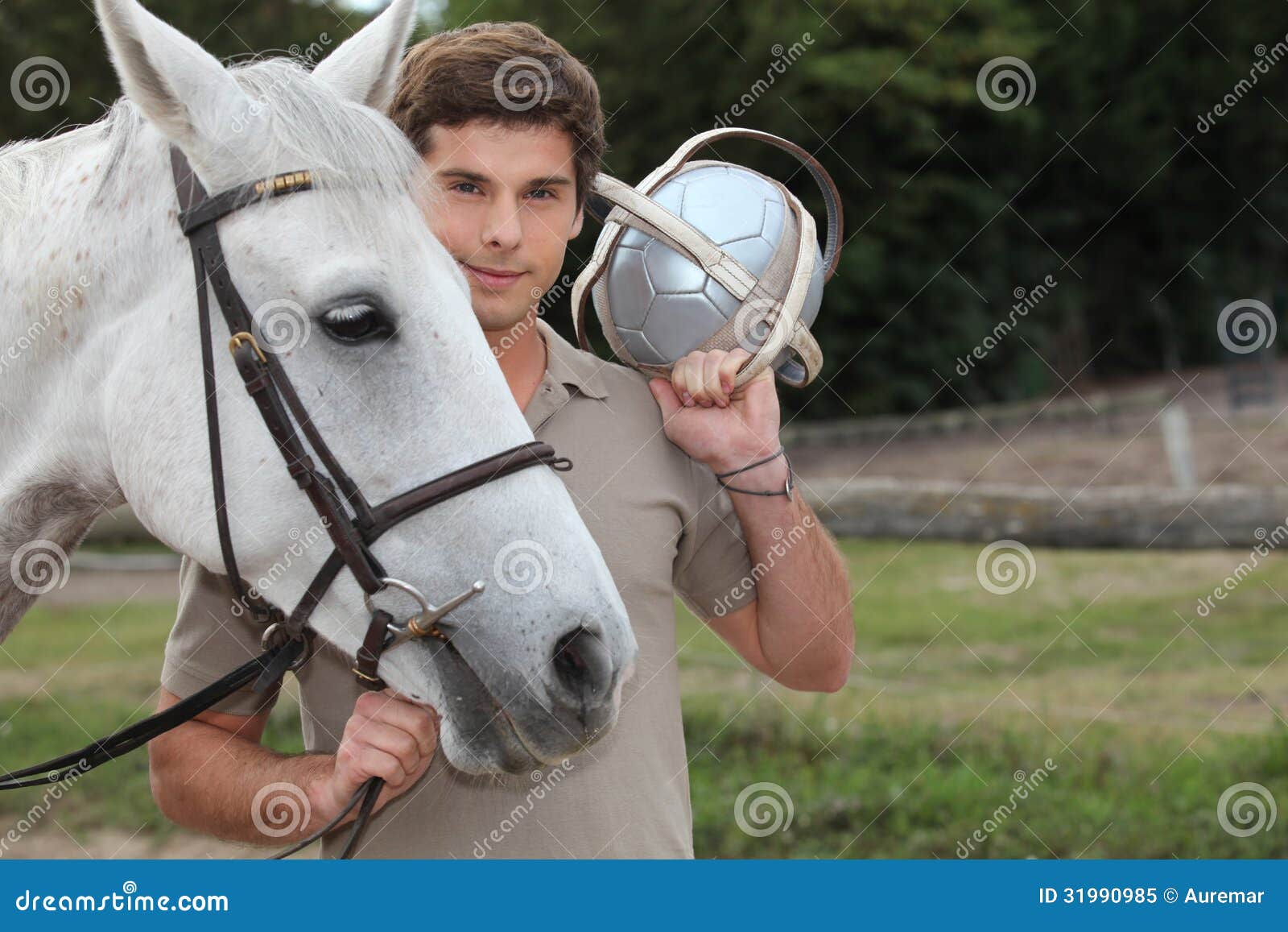 Single mann mit pferd