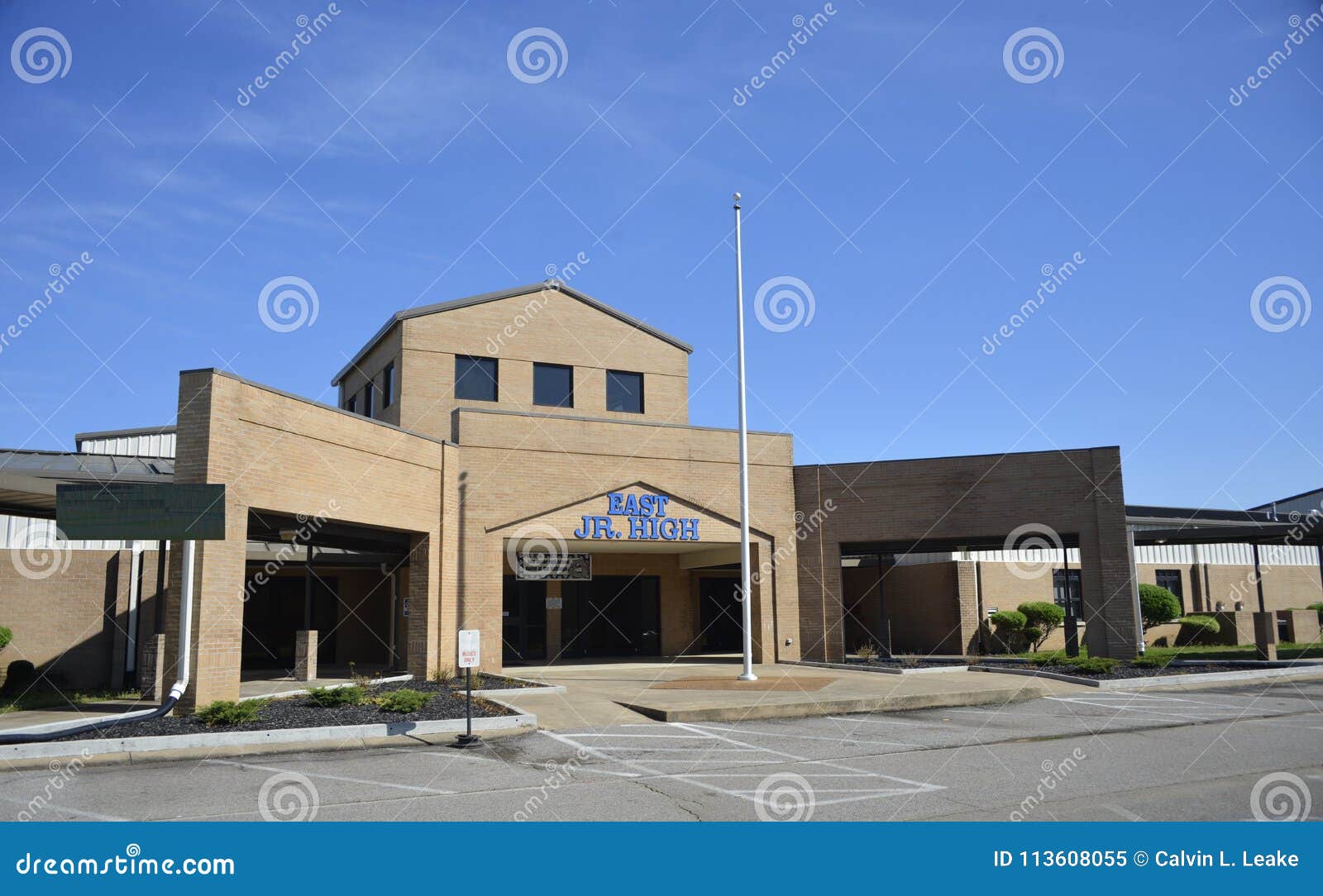 Junior High School Main Entrance Est, Somerville, TN Image éditorial Image du centre, angle