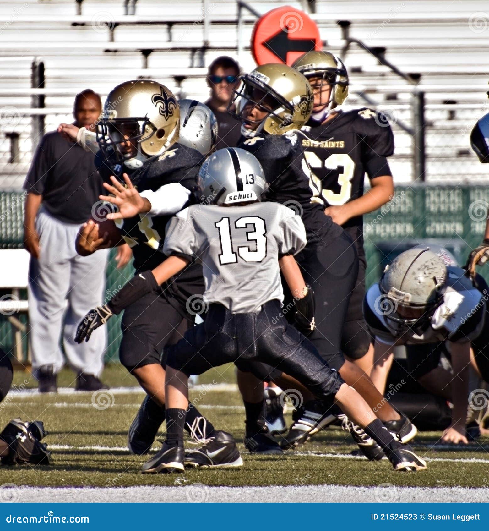 Junior League Football editorial stock photo. Image of lineman 21524523