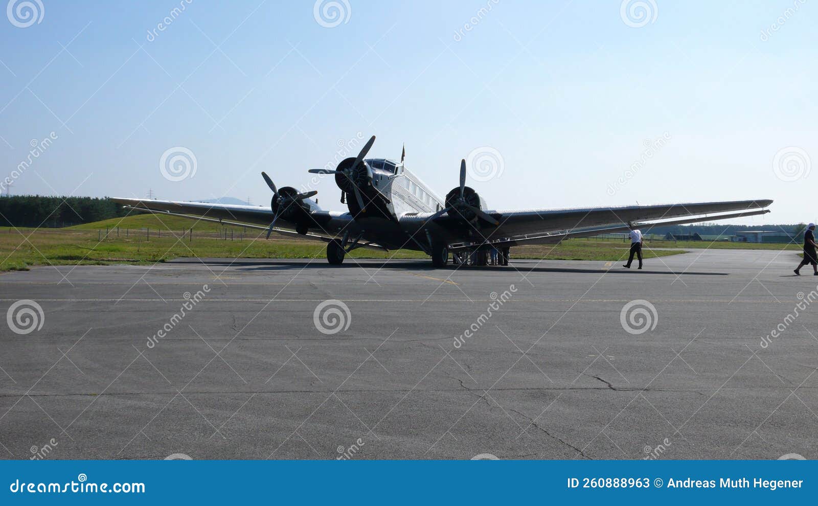 junkers ju 52 airplane silver propeller sternmotor daqui