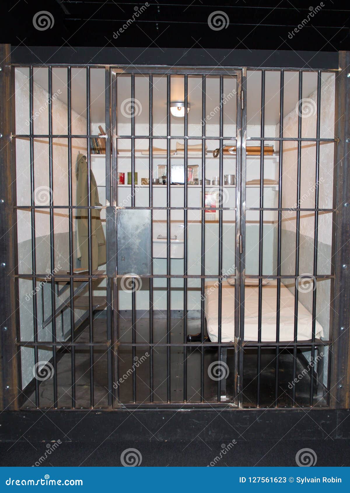 Collection 93+ Images Pictures Of Jail Cell Bars Excellent