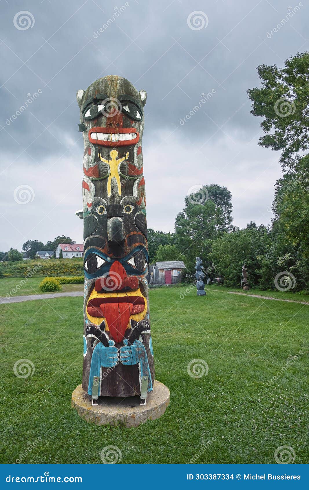 the k'san totem in the park des trois berets saint jean port joli