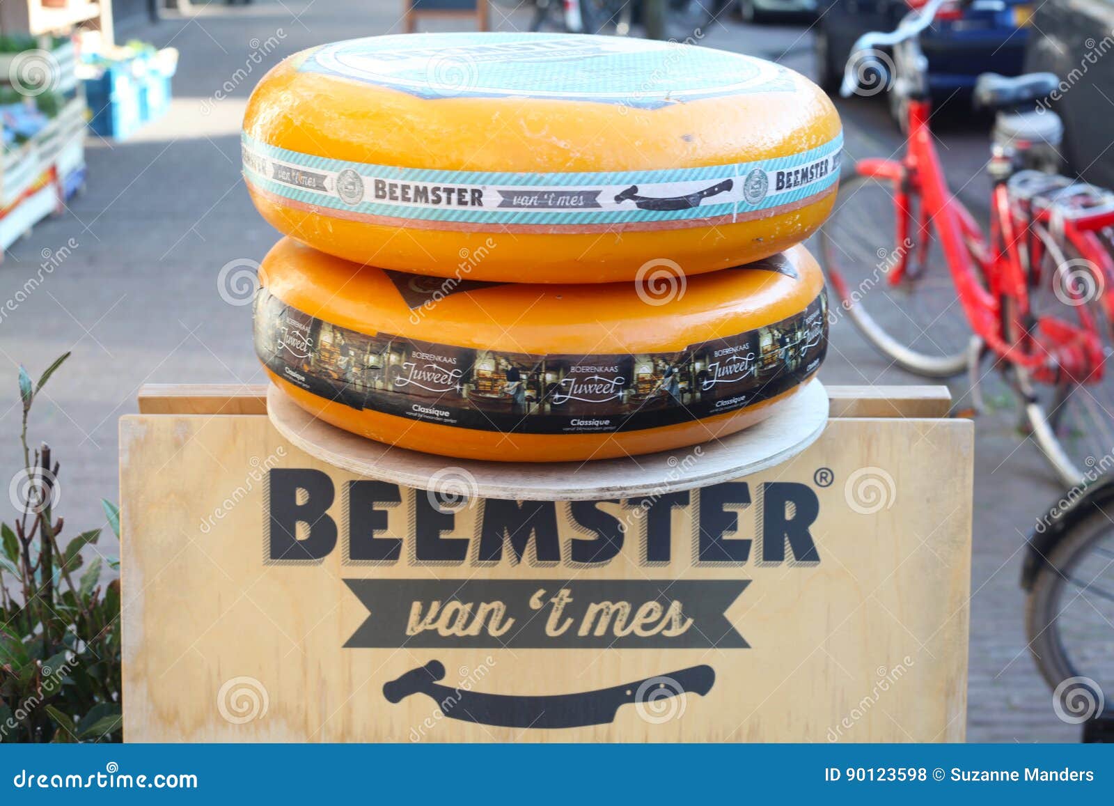 Kaas bij kaasopslag redactionele stock foto. Image of opslag 90123598