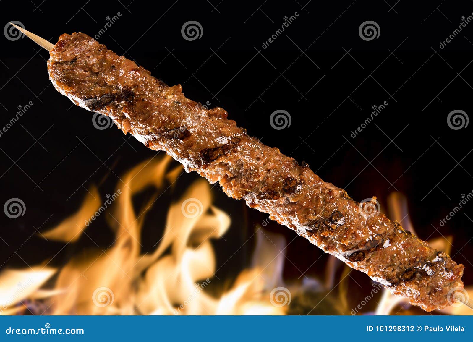 Kafta-Aufsteckspindel Auf Einem Feuerhintergrund Stockfoto - Bild von ...