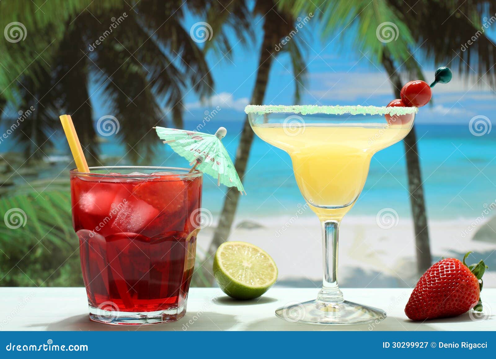 Cocktails Mit Frucht Auf Dem Strand Stockbild - Bild von blätter, minze ...