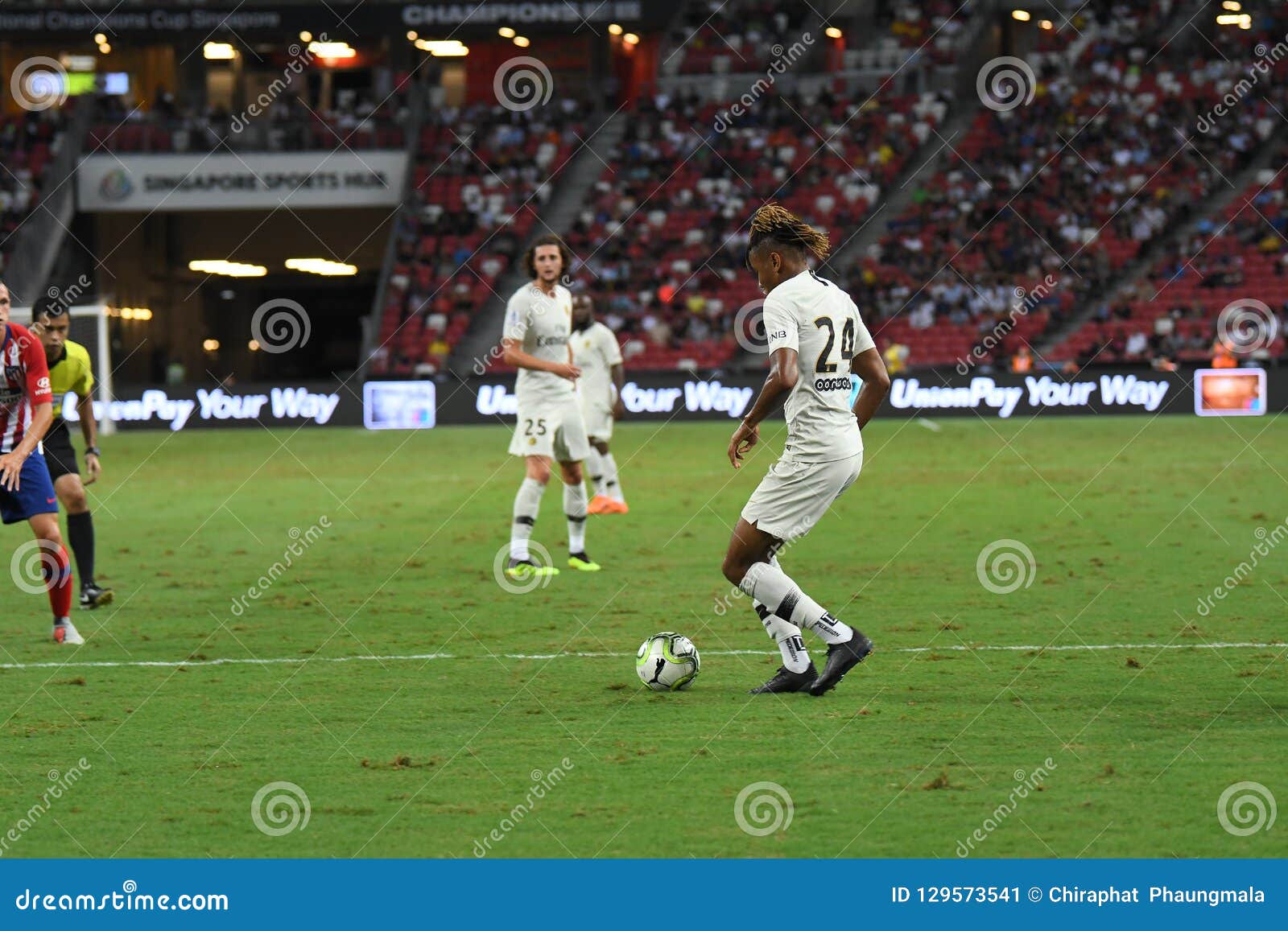 Kallang-Σιγκαπούρη 30 Ιουλίου 2018: Nkunku 24 του Christopher φορέας PSG στη δράση κατά τη διάρκεια icc2018 μεταξύ της Ατλέτικο Μαδρίτη ενάντια στο Παρίσι Άγιος-γερμανικά στο εθνικό στάδιο, Σινγκαπούρη