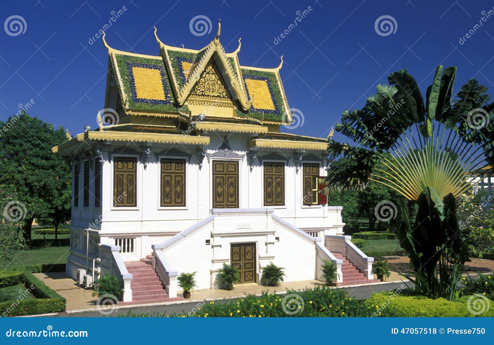 KAMBODJA PHNOM PENH. Het koningspaleis in de stad van phnom penh in Kambodja in Zuidoost-Azië