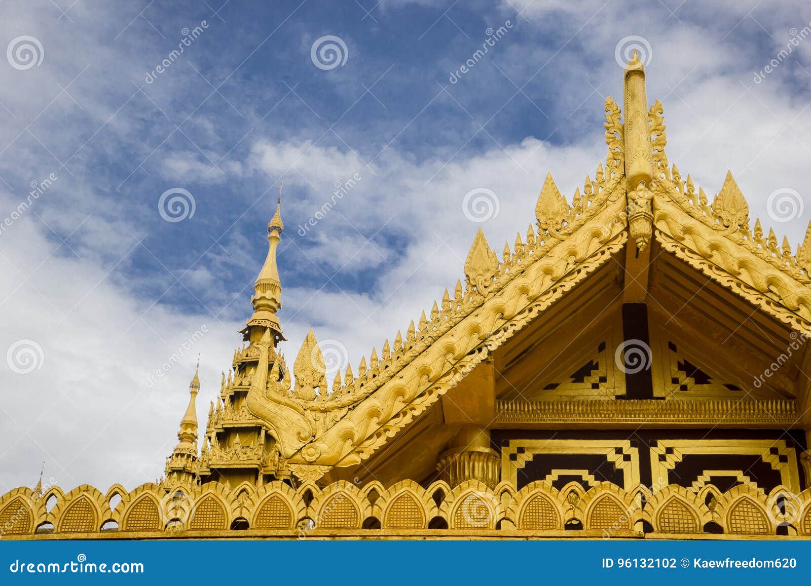 dyd Falde sammen lys s Kamboza Thadi Palace, Kanbawzathadi Palace in Myanmar Stock Photo - Image  of daughter, history: 96132102