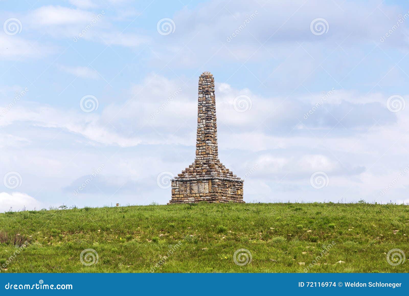 Kanza zabytek, krzemieni wzgórza, Kansas. Rodowitego Amerykanina Kanza zabytek, Allegawaho dziedzictwo Memorial Park, rada gaj, Kansas