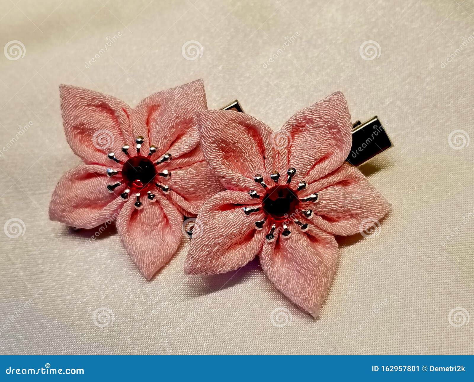 Kanzashi Handmade Hair Clips -07 Stock Image - Image of crimson, sewing:  162957801
