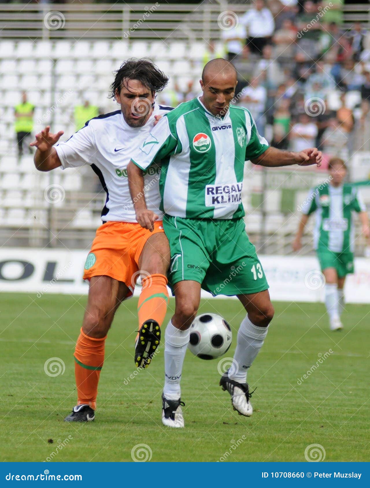 Mats Knoester of Ferencvarosi TC competes for the ball with