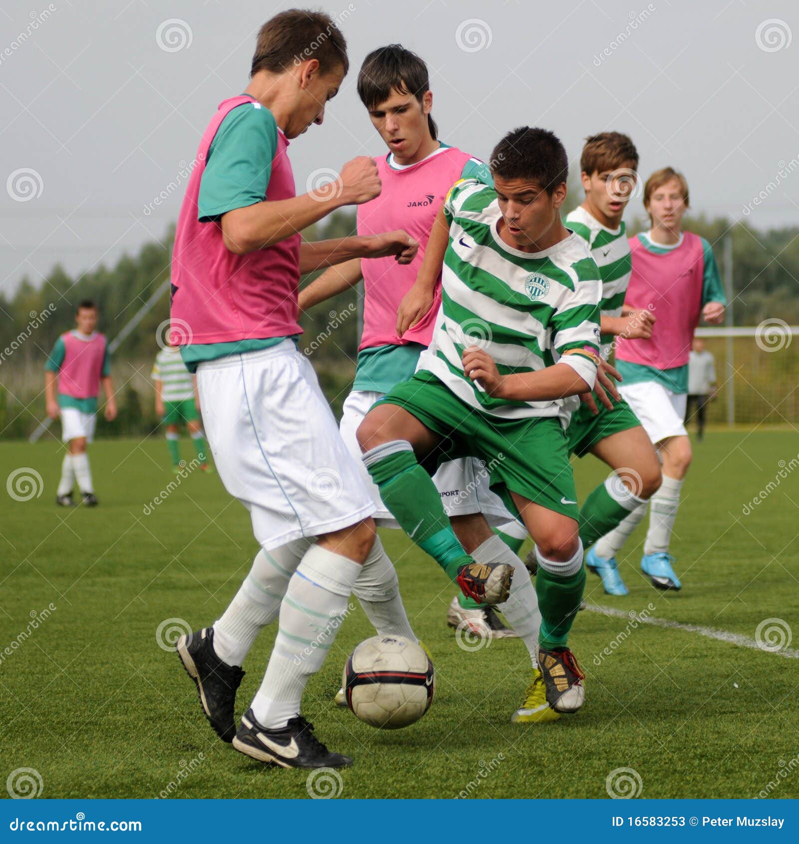 Mats Knoester of Ferencvarosi TC competes for the ball with