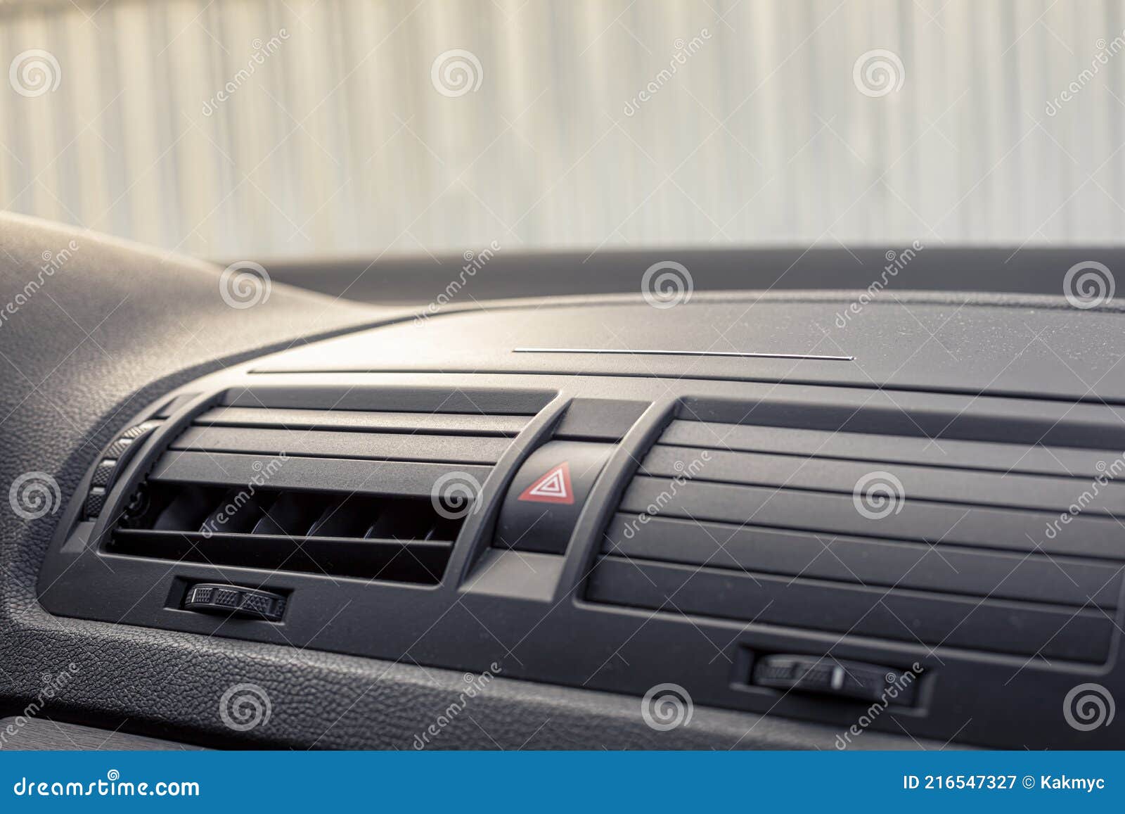 Kaputte Klimaanlage Lüftungsgitter in Einem Modernen Auto Stockbild - Bild  von schwarzes, ausrüstung: 216547327