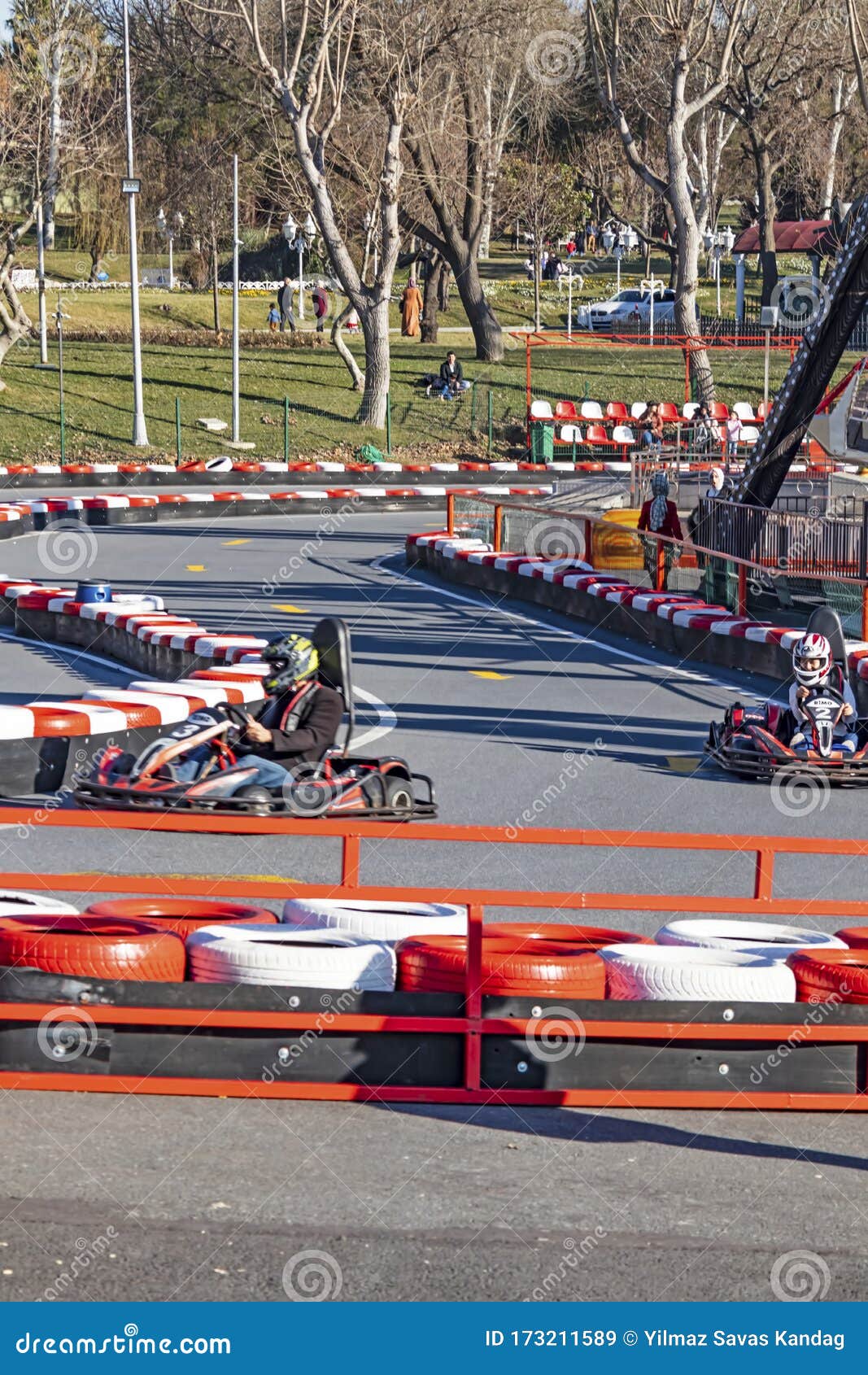 Kart Racing Ou Karting é Uma Variante Das Corridas De Moto Com Roda Aberta  Imagem de Stock Editorial - Imagem de velocidade, istambul: 173211589