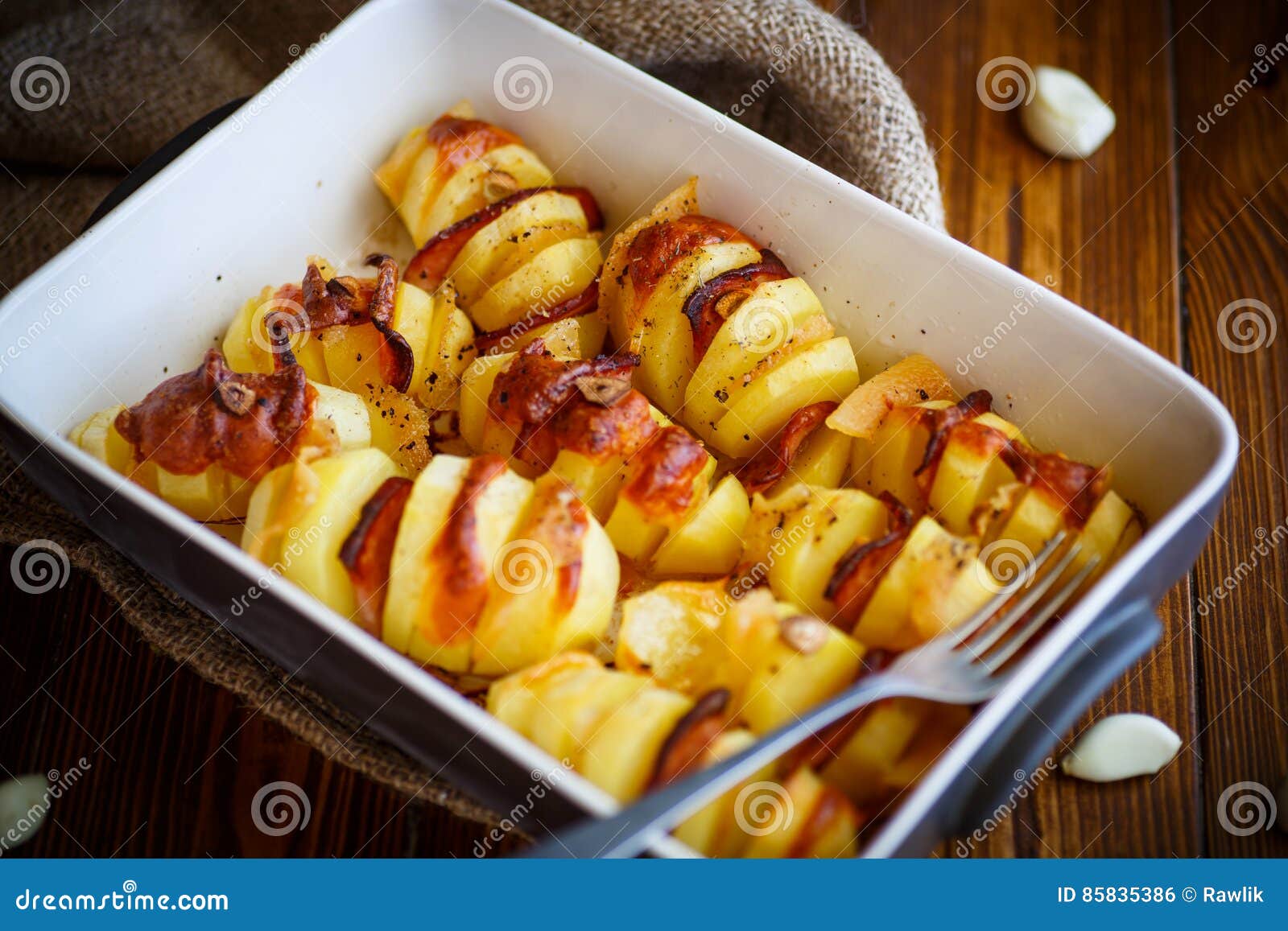 Kartoffeln Angefüllt Mit Speck Stockfoto - Bild von knusperig, schnitte ...