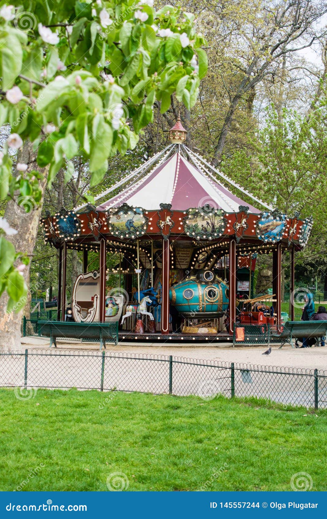 Karussell Im Park Monceau, Paris Stockfoto Bild von