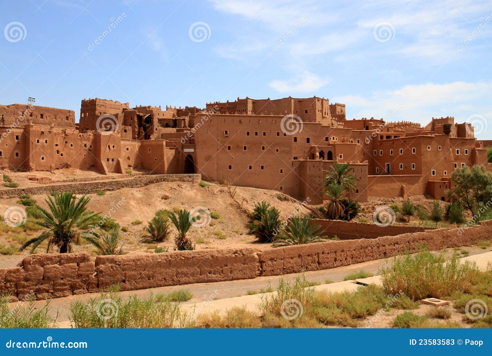 Kasbah no ouarzazate. Fortaleza árabe tradicional velha do â magnífico do kasbah na cidade de Ouarzazate